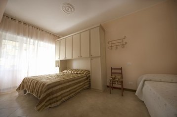 Italia Privát Roma, Esterno